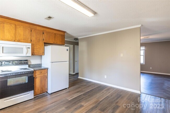 Building Photo - 424 S 4th St