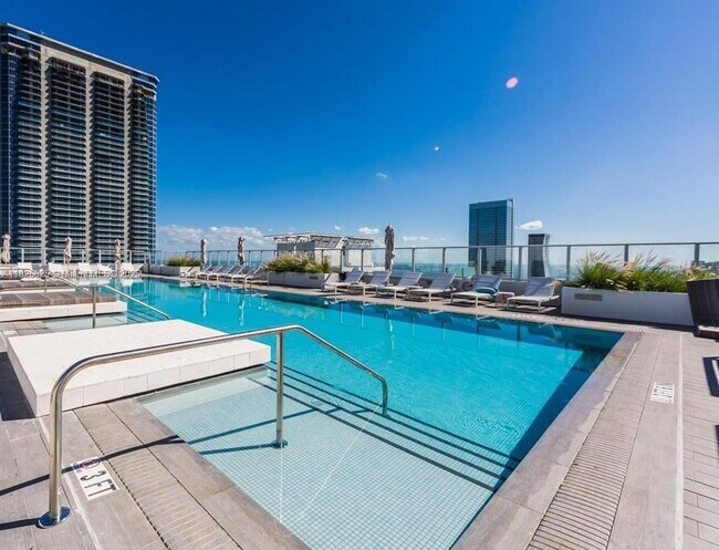 Building Photo - 1010 Brickell Ave