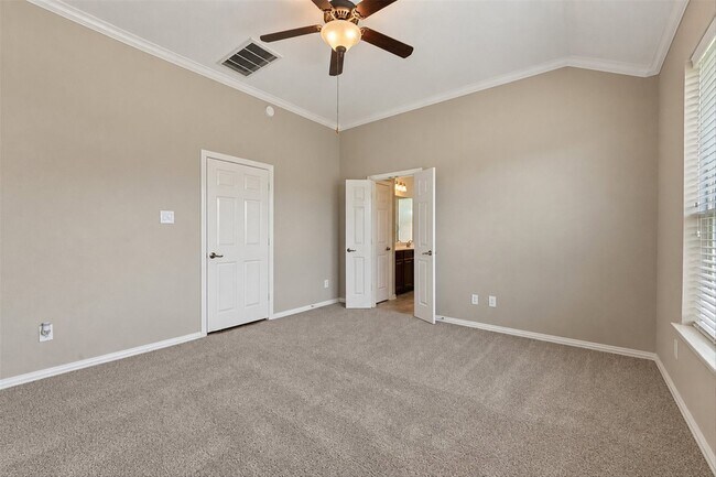 Building Photo - 42 Black Swan Ct