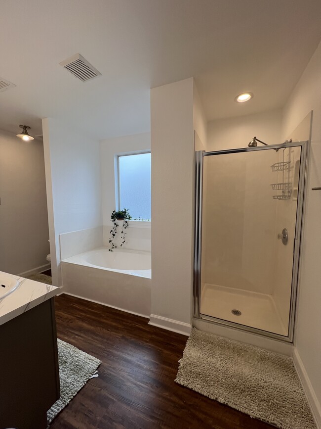 Master bath - 11908 Lima Dr