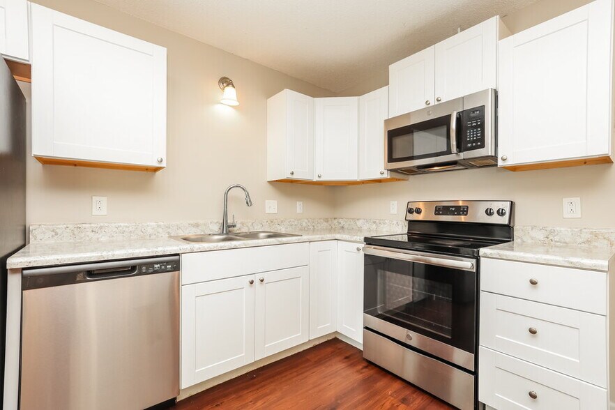 Building Photo - 5066 Cornelius Dr