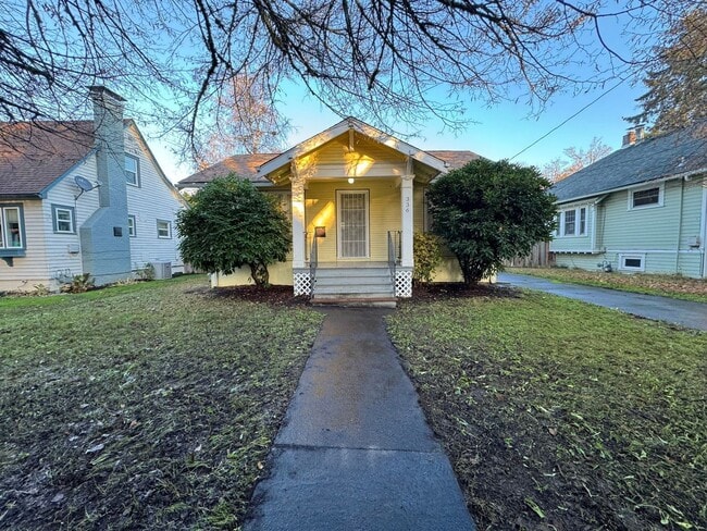 Building Photo - 336 23rd St SE