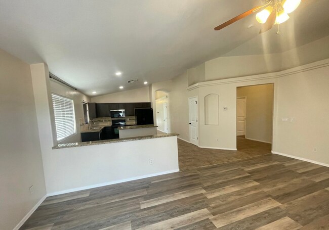Building Photo - 24403 N Oasis Blvd