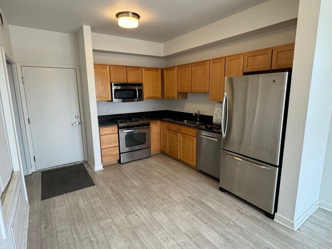 Building Photo - 1B/1B at the Landmark Lofts!
