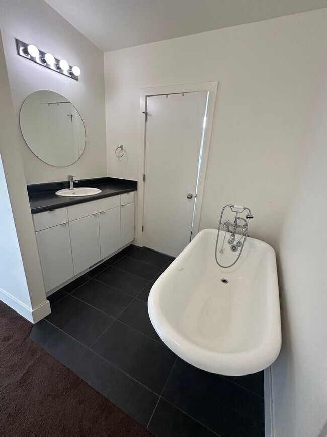 Building Photo - GORGEOUS Home!!!!