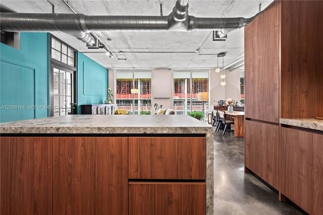 Building Photo - 444 NE 30th St