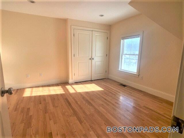 Building Photo - 25 Lothrop St