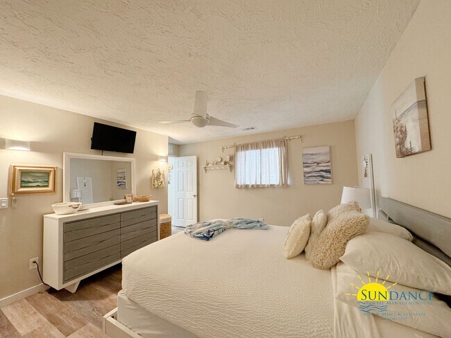 Building Photo - Charming Fully Furnished 1-Bedroom Condo in Miramar Beach!