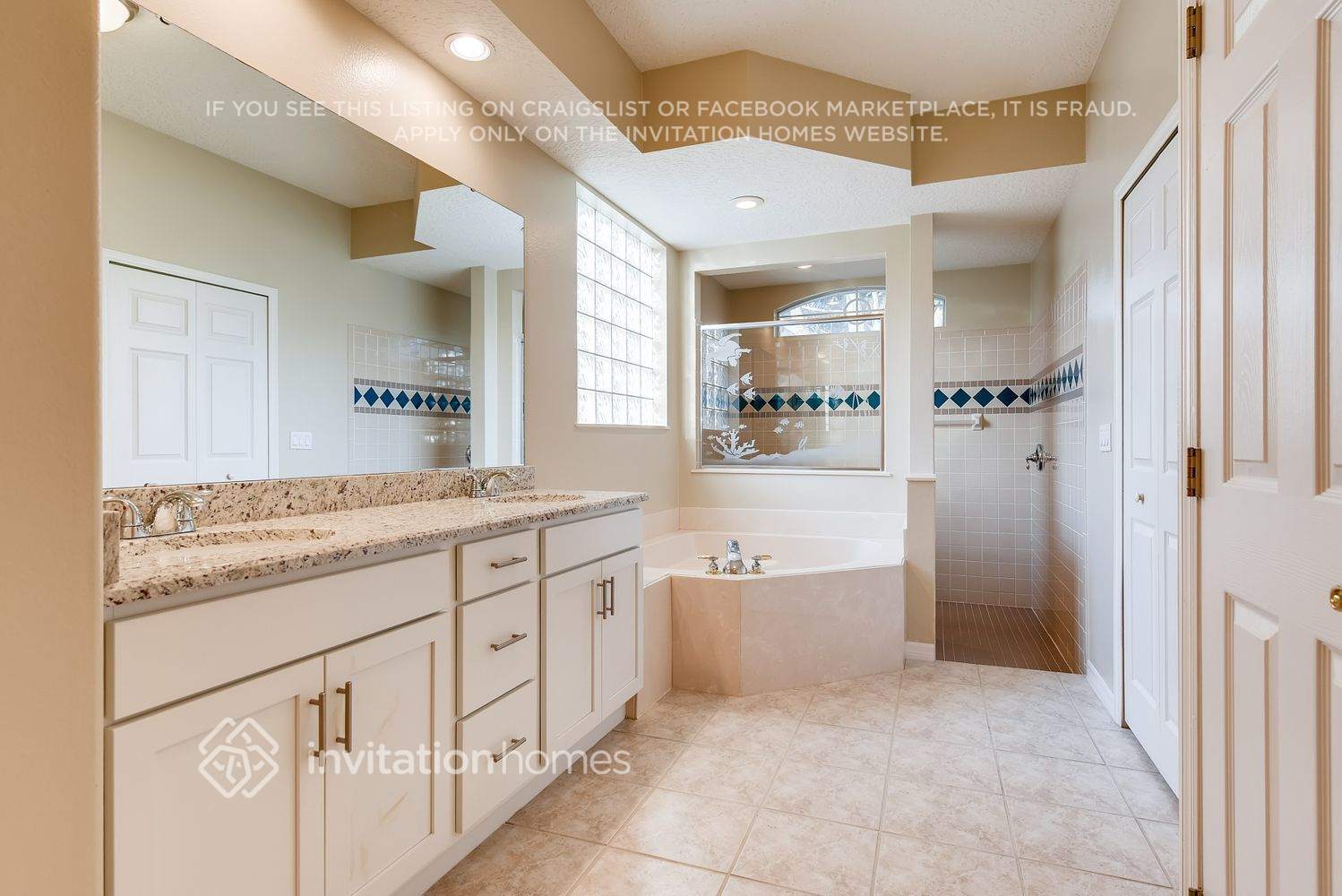 Building Photo - 4843 Lorraine Way