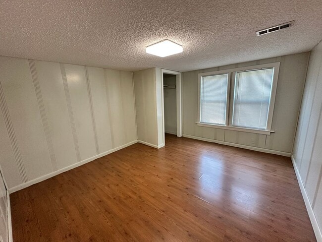 Building Photo - Newly Remodeled 4 Bed, 1 Bath Upstairs Unit in SW OKC! - Move in Deposit-Free! (If Qualified)