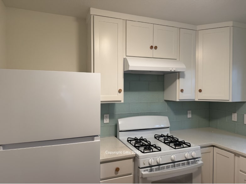 Building Photo - 12050 NE Broadway