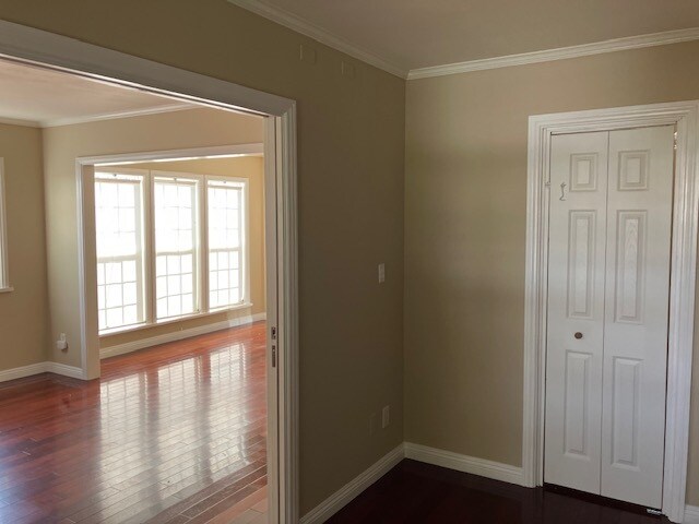 Building Photo - 2833 S Victoria Ave