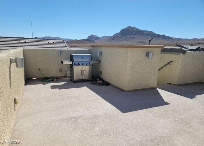 Building Photo - 10465 Saddle Mountain St