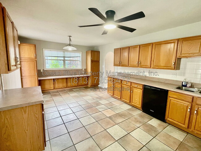 Building Photo - 104 Emerald Ln