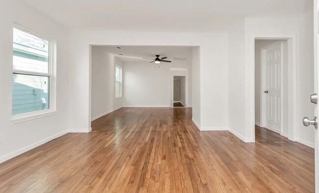 Building Photo - 1202 Common Park Dr