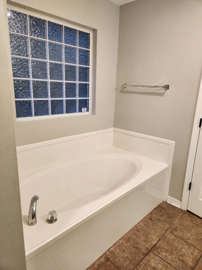 Building Photo - 9321 Champion Cir S