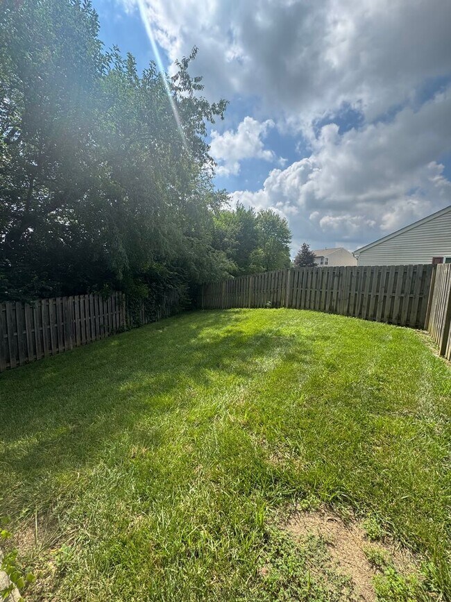 Building Photo - 3 Bedroom Single Family Home