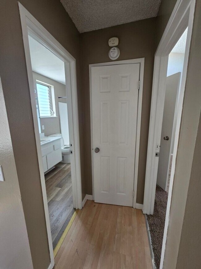 Building Photo - Move in Ready!!