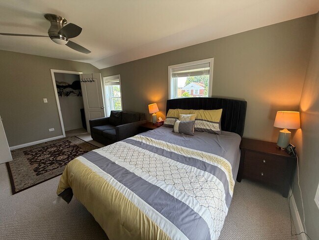 Building Photo - Beautiful Furnished 3BR/2BA Home in Prime Lincolnwood Location – Top-Rated Schools