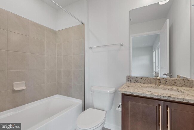 Building Photo - 16646 Green Glade Dr