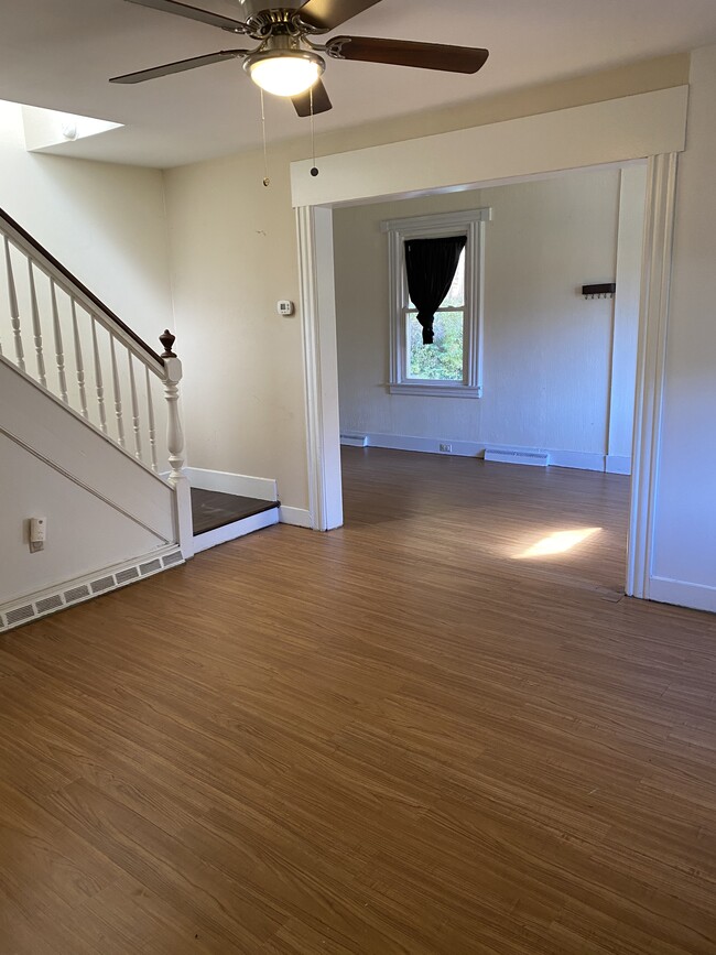 Building Photo - 8 Paterson Hill Rd