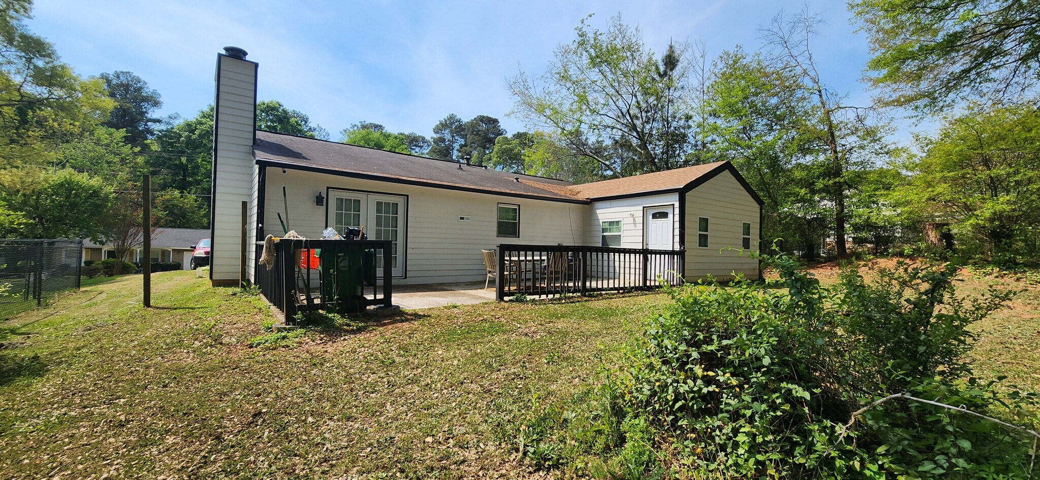 Building Photo - Room in House on White Oak Trail