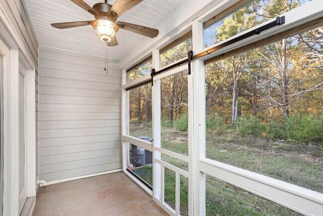 Building Photo - Newer Beautiful 3 Bed 2.5 Bath!