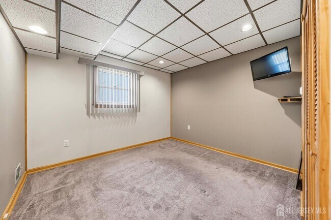 Building Photo - 62 Pinho Ave
