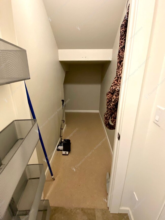 Building Photo - Stunning 2 BR home in Northwest Crossing