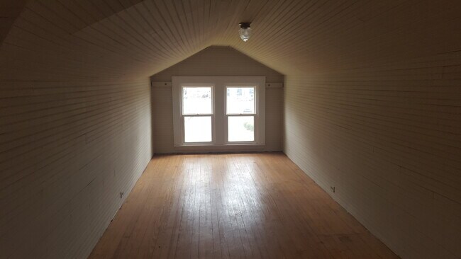 Building Photo - 900 Walnut Ave