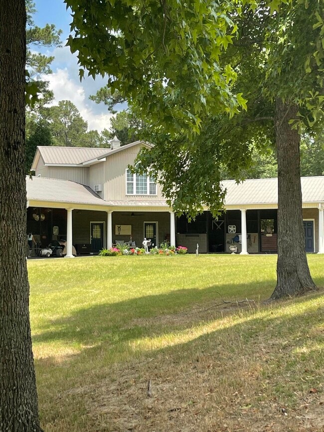 Building Photo - 304 Fox Tail Ct