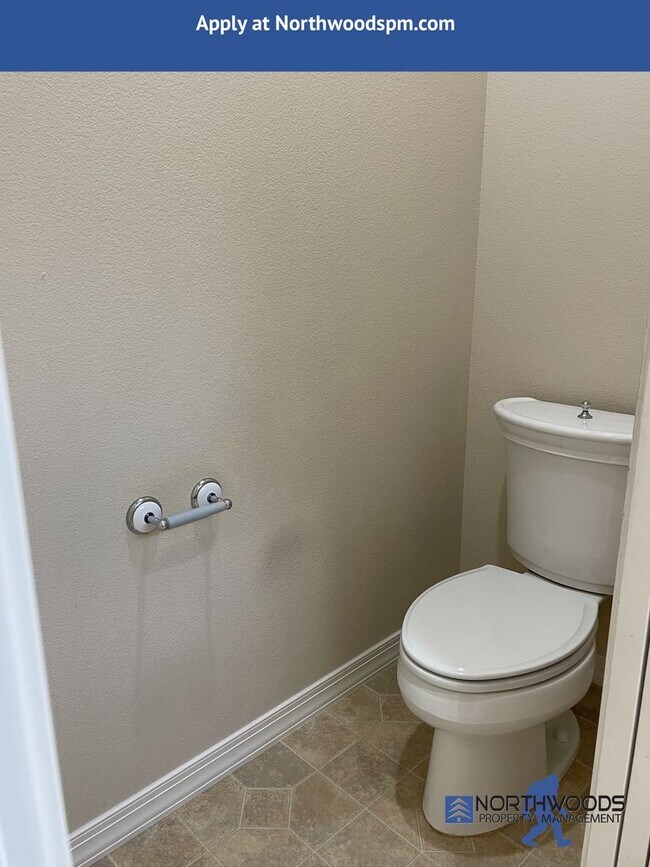 Building Photo - PET FRIENDLY!! Beautiful 3 Bedroom 2 Bath Home in Eagle Point Golf Course Community