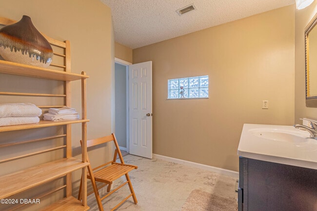 Building Photo - 6236 Clover Bend Dr