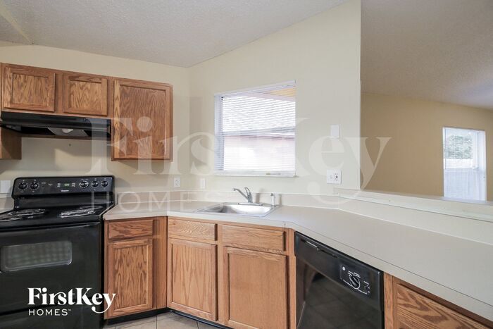 Building Photo - 7439 Little Pond Ct