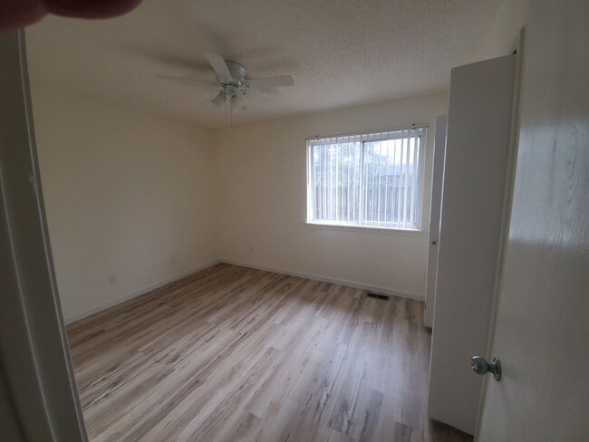 Building Photo - 2bd -1 ba Newly Remodeled