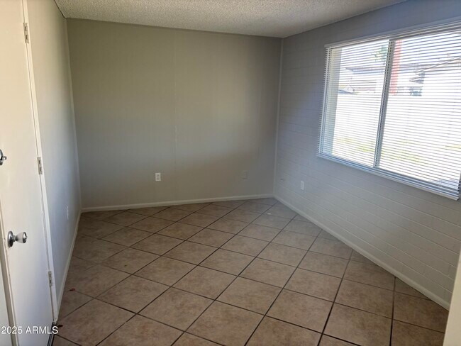 Building Photo - 13631 N 35th St