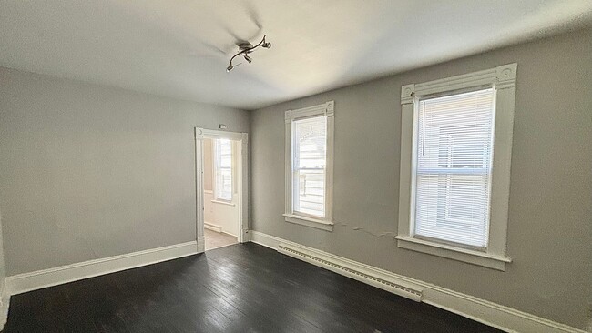 Building Photo - 1207 E Kane Pl