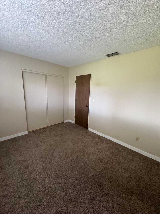 Building Photo - 5574 Mountain View Dr