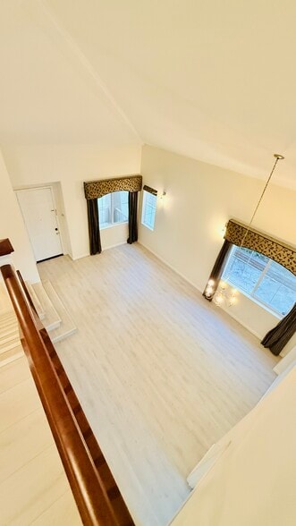 Building Photo - 737 Helmsdale Rd