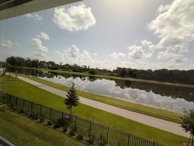 Building Photo - 4402 Longwood Lake Sq