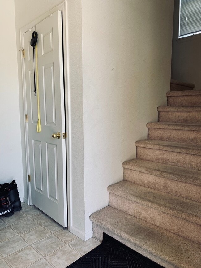 Building Photo - 2 Bedroom, 2 Bath Condo with an attached g...