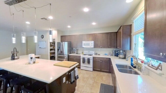 Building Photo - 848 Reyana Way