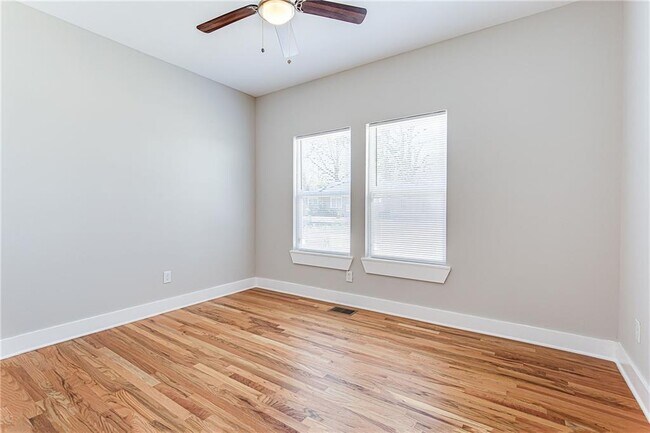 Building Photo - 870 Gaston St SW