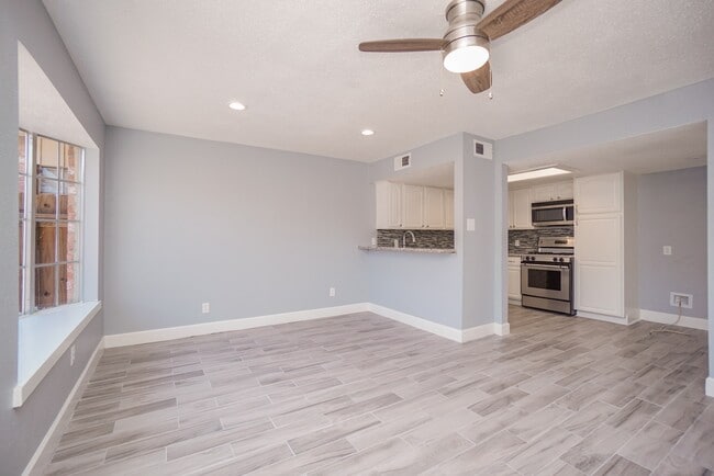 Building Photo - 2515 Oak Hill Dr