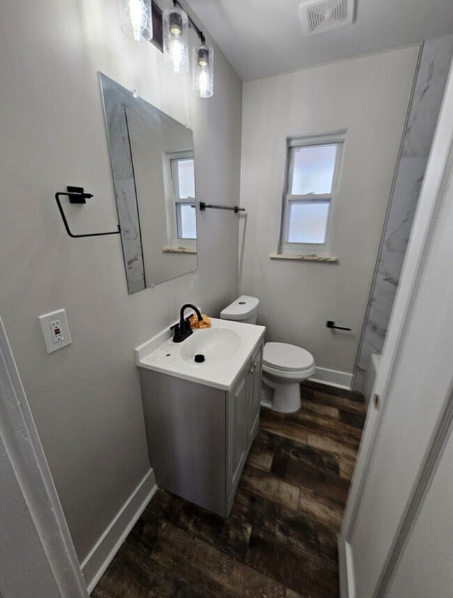 Building Photo - 3 Bed / 2 Bath Brick Home - showings start 12/3