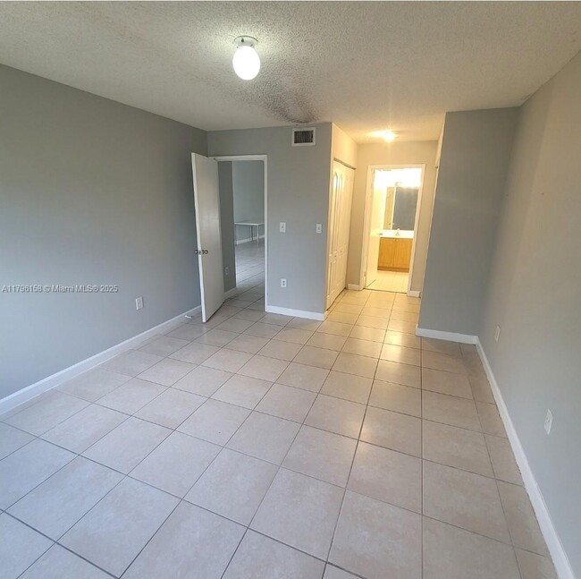 Building Photo - 4850 NW 97th Pl