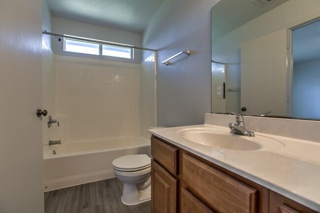 Building Photo - 1108 Blewett Dr