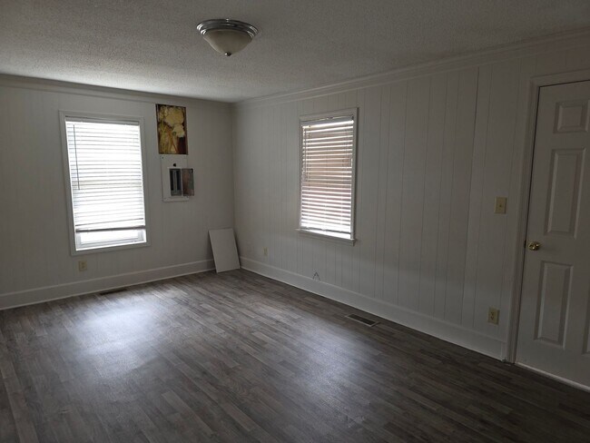 Building Photo - BONNER AVE-F&amp;S