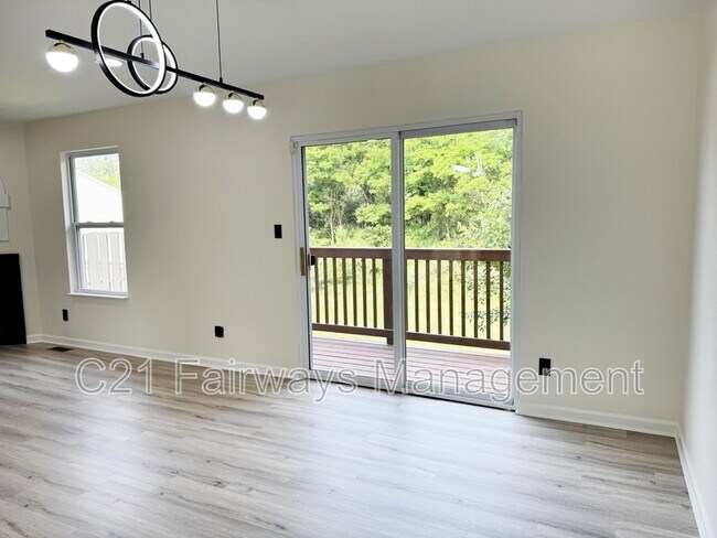 Building Photo - 6422 Lindsey Ln