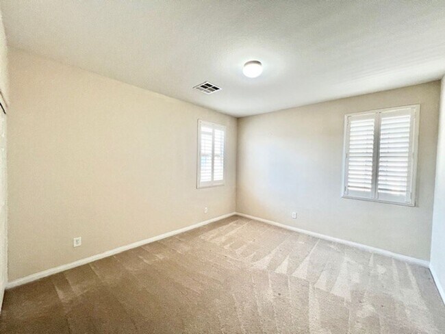 Building Photo - 18 Blue Valley Dr